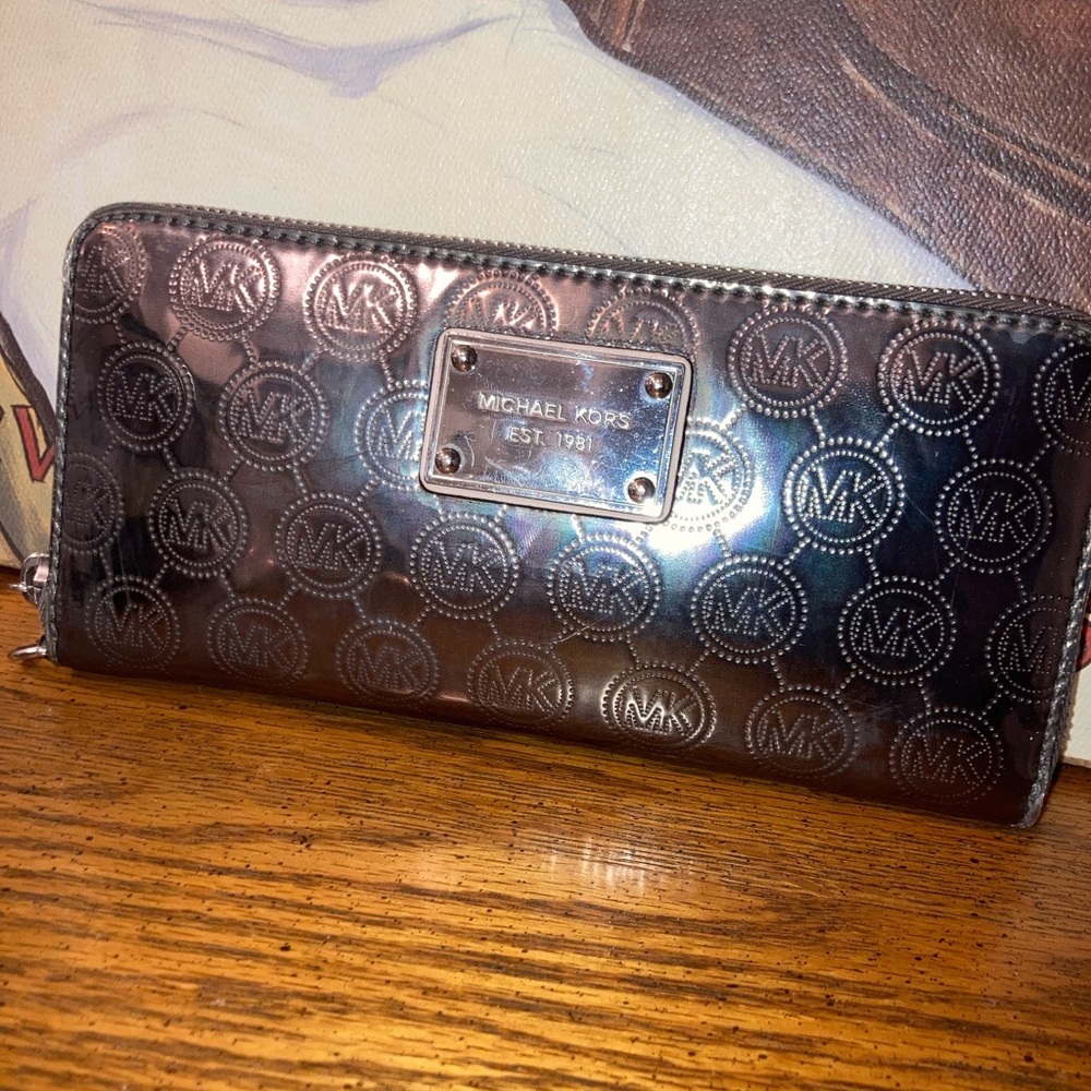 Michael Kors Metallic  Zip-Around Wallet